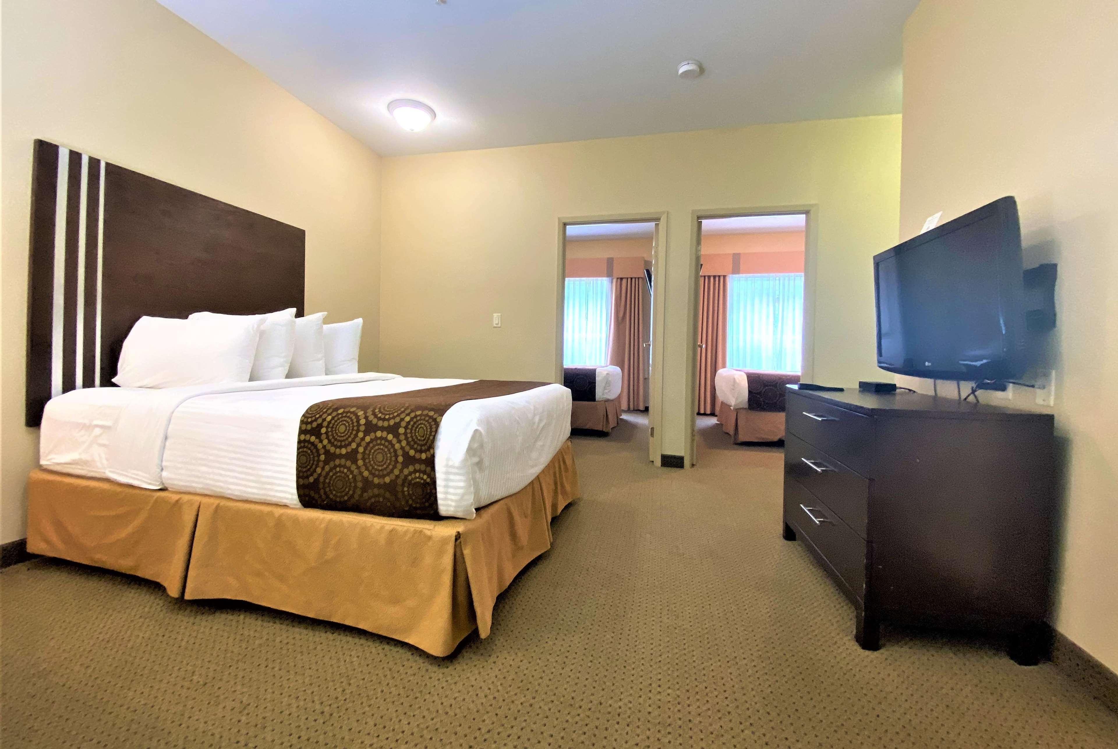 Hotel Ramada Golden Esterno foto